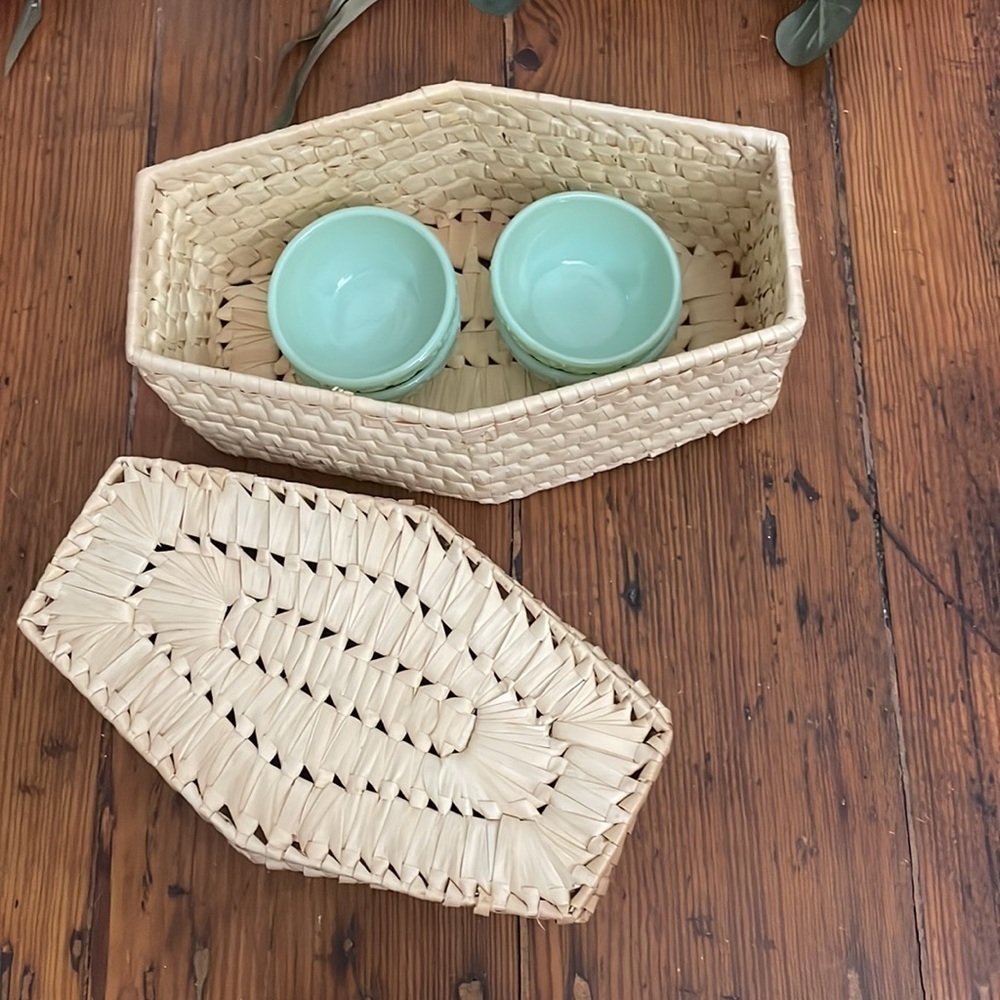Vintage Boho Woven Wicker Straw Basket with Lid - Picture 5 of 11